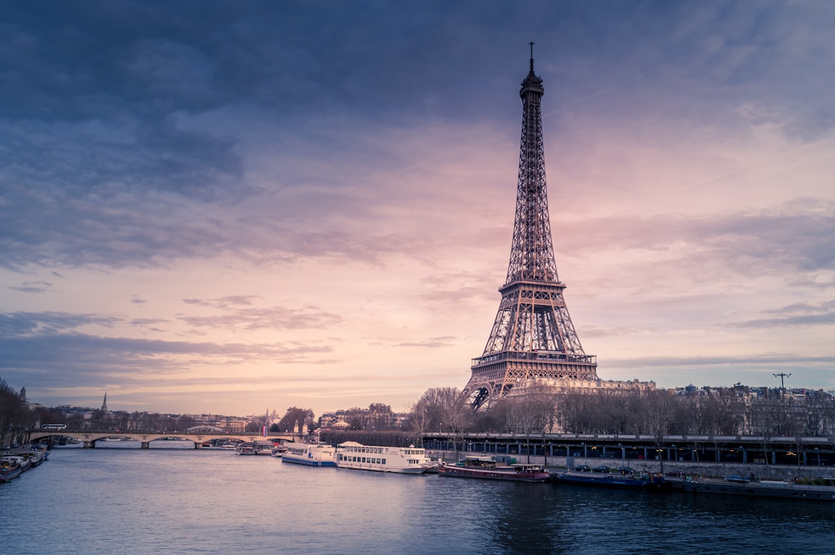 Paris Eiffel Kulesi manzarası
